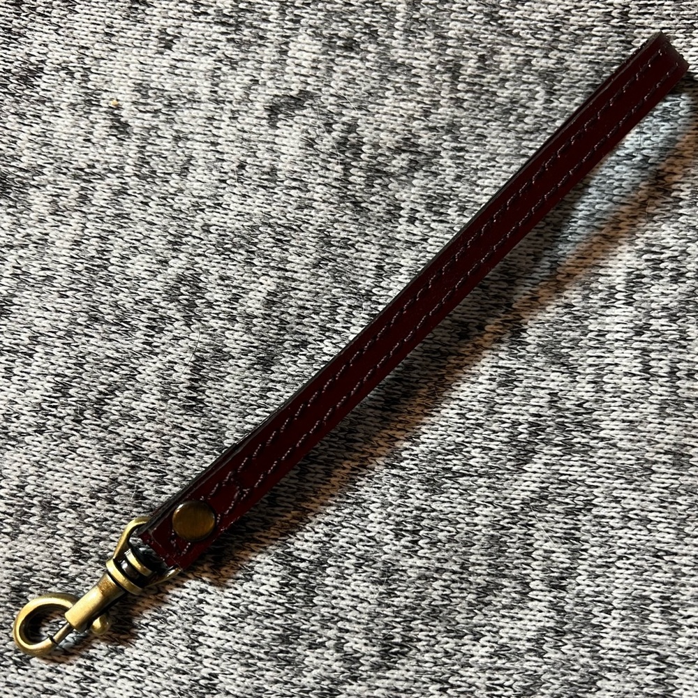👜🗝️🔑Patricia Nash Clip Wristlet Strap Oxblood
